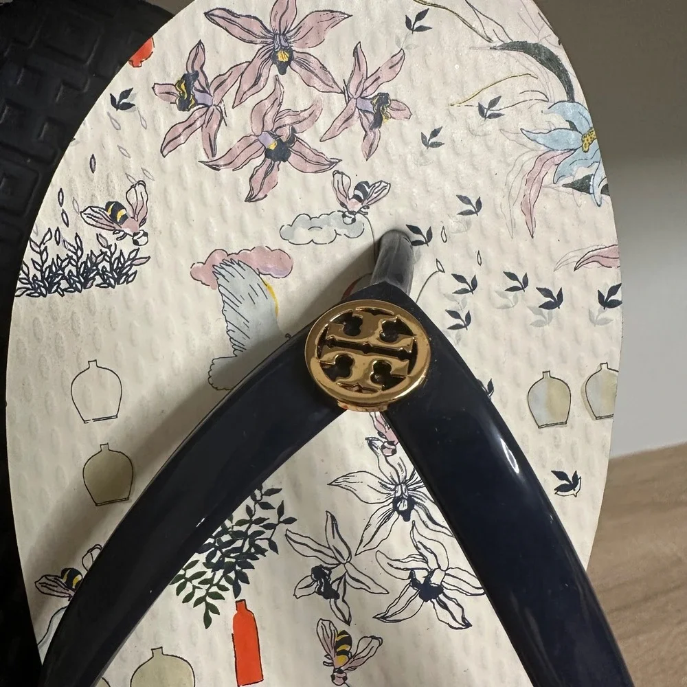 Tory Burch Flip Flops Women US 9 Poetry of Things Floral Logo Thong Sandals NWOT